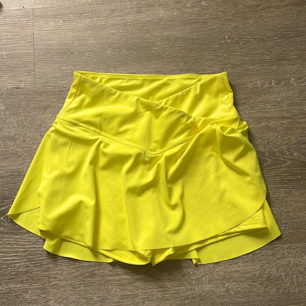 Yellow cross very comfortable workout shorts with under liners in them